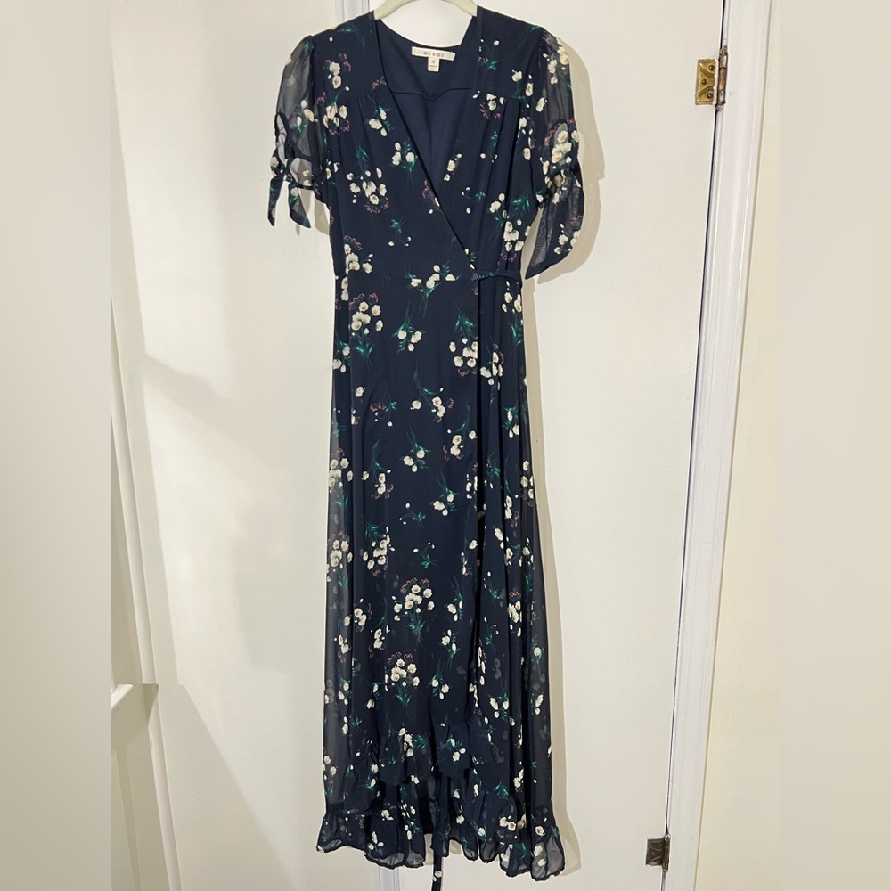 (M) Francesca’s Floral Navy Wrap Dress